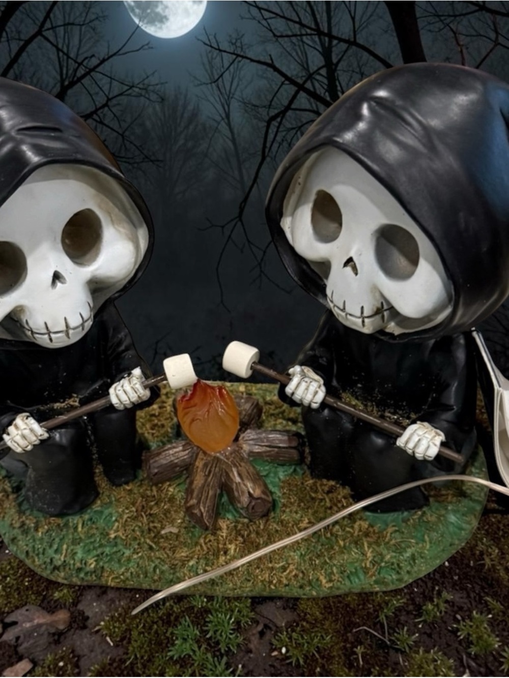 Hallows Eve Halloween
Reapers Roasting
Marshmallows led